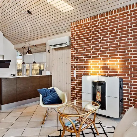 Prázdninový dům 2 Bedroom Cozy In *
